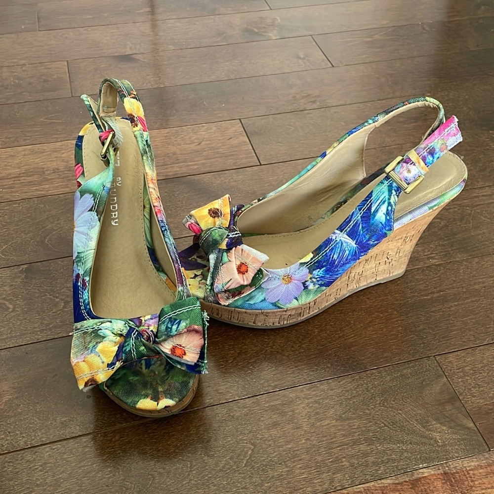 CL by Laundry open toe wedge multi coloured with a pretty bow